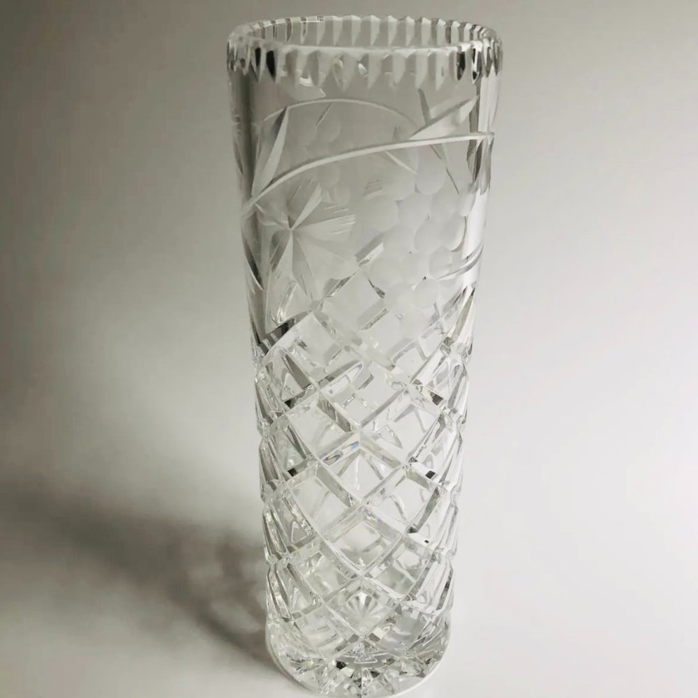 EXQUISITE GRAPEVINE Crystal Vase EUC